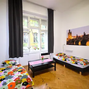 Travel&joy Backpackers Хостел