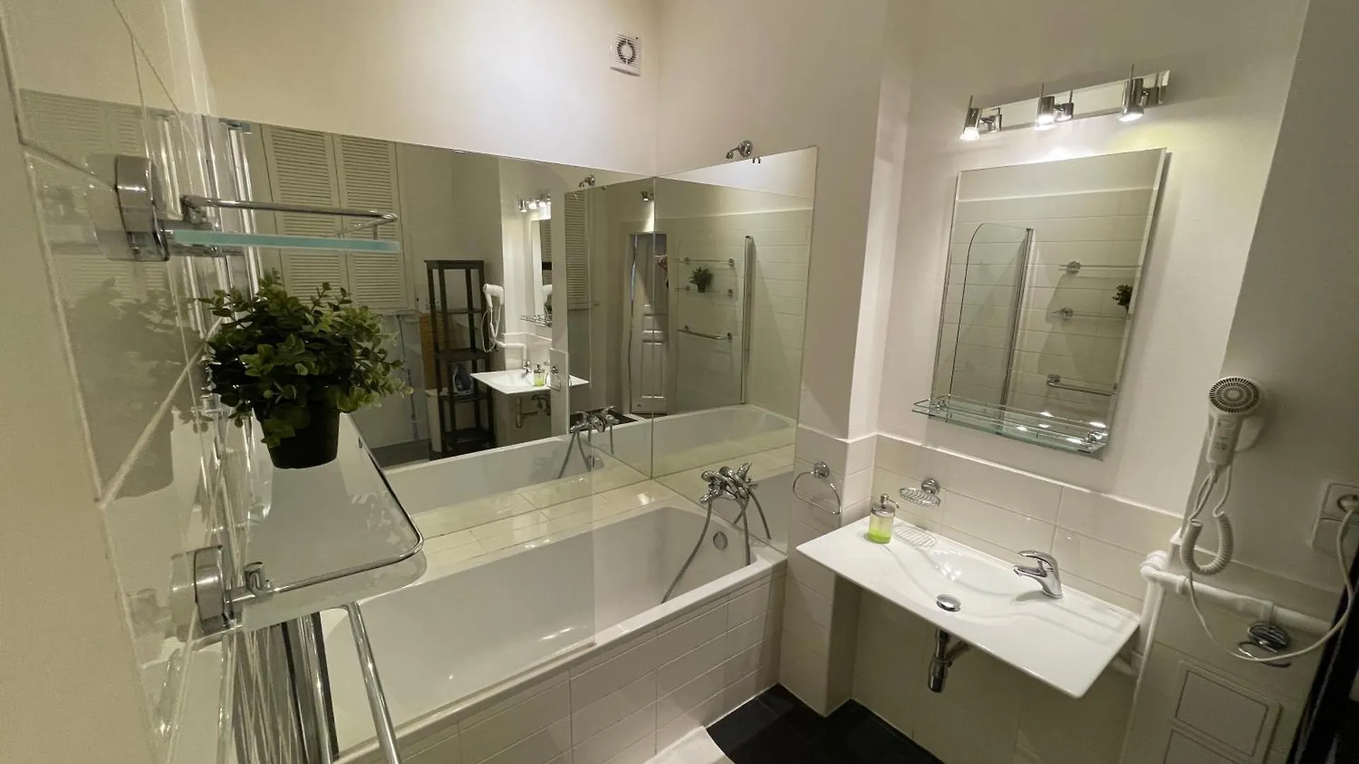 פראג Charles Bridge Premium Residence 4*,  צ'כיה
