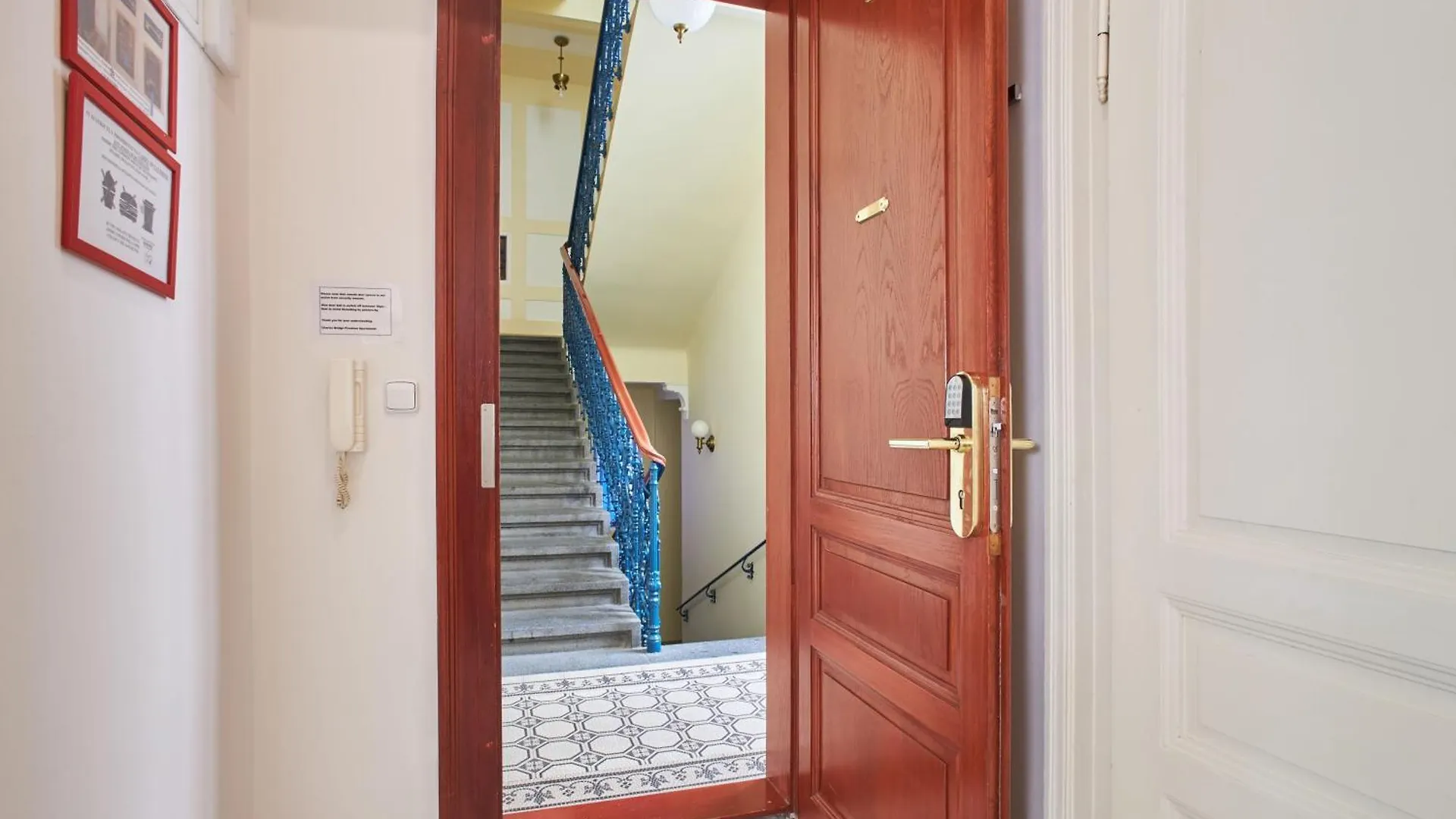 מלון דירות פראג Charles Bridge Premium Residence