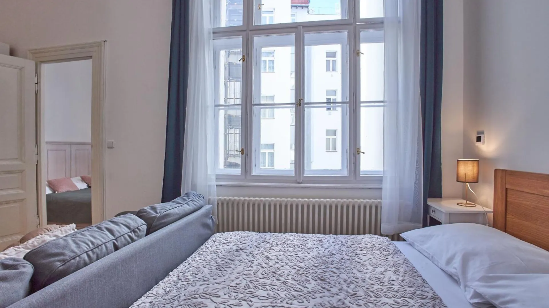 Charles Bridge Premium Residence 4*, Prague